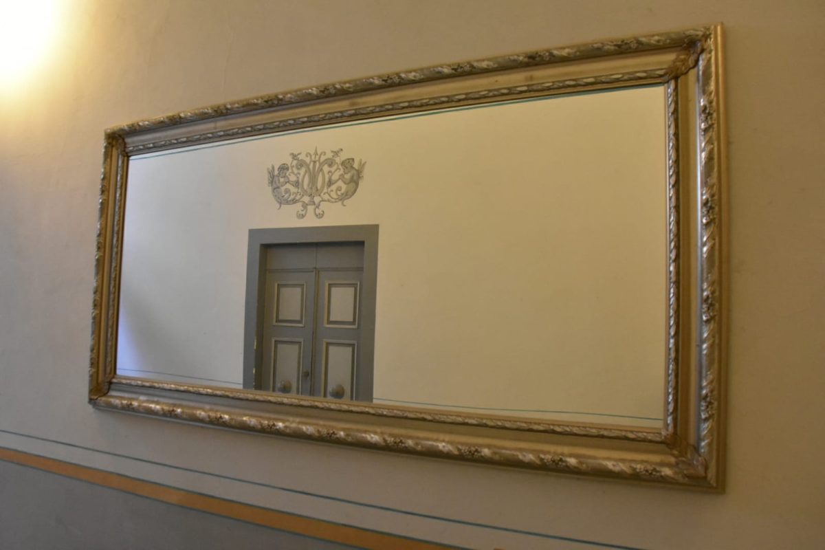 AFFITTACAMERE-AREZZO specchio-moderno