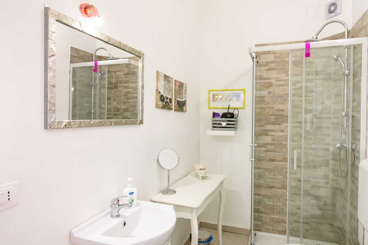 AREZZO-CITTA’-DEL-NATALE bagno-moderno