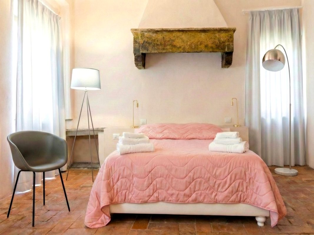 SUITE-KING-JACUZZI-AREZZO letto-matrimoniale