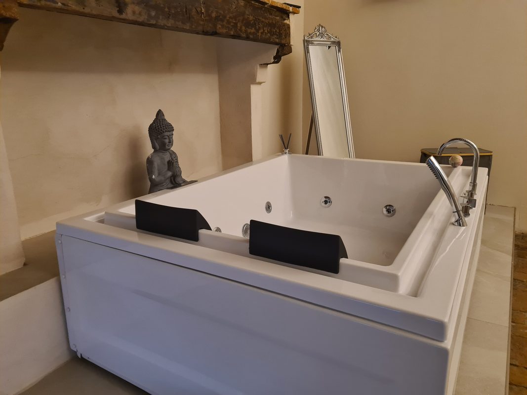 Suite_Jacuzzi_Arezzo idromassaggio-romantico