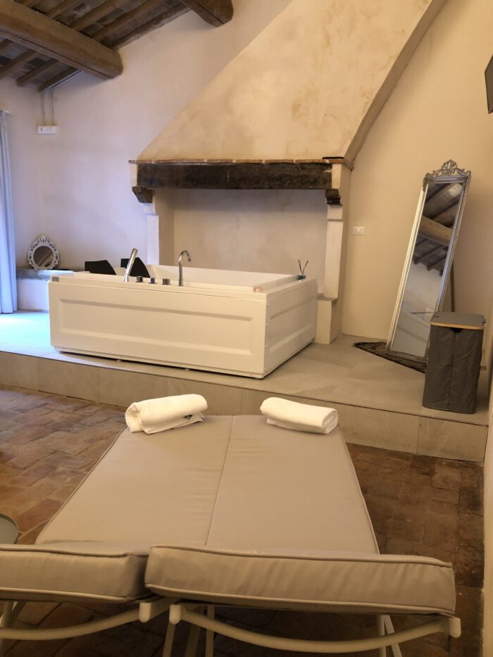 Allegra Toscana Arezzo - B&B Arezzo - Soggiorna alla Suite King con Jacuzzi Corso Italia 108 – Bild 2