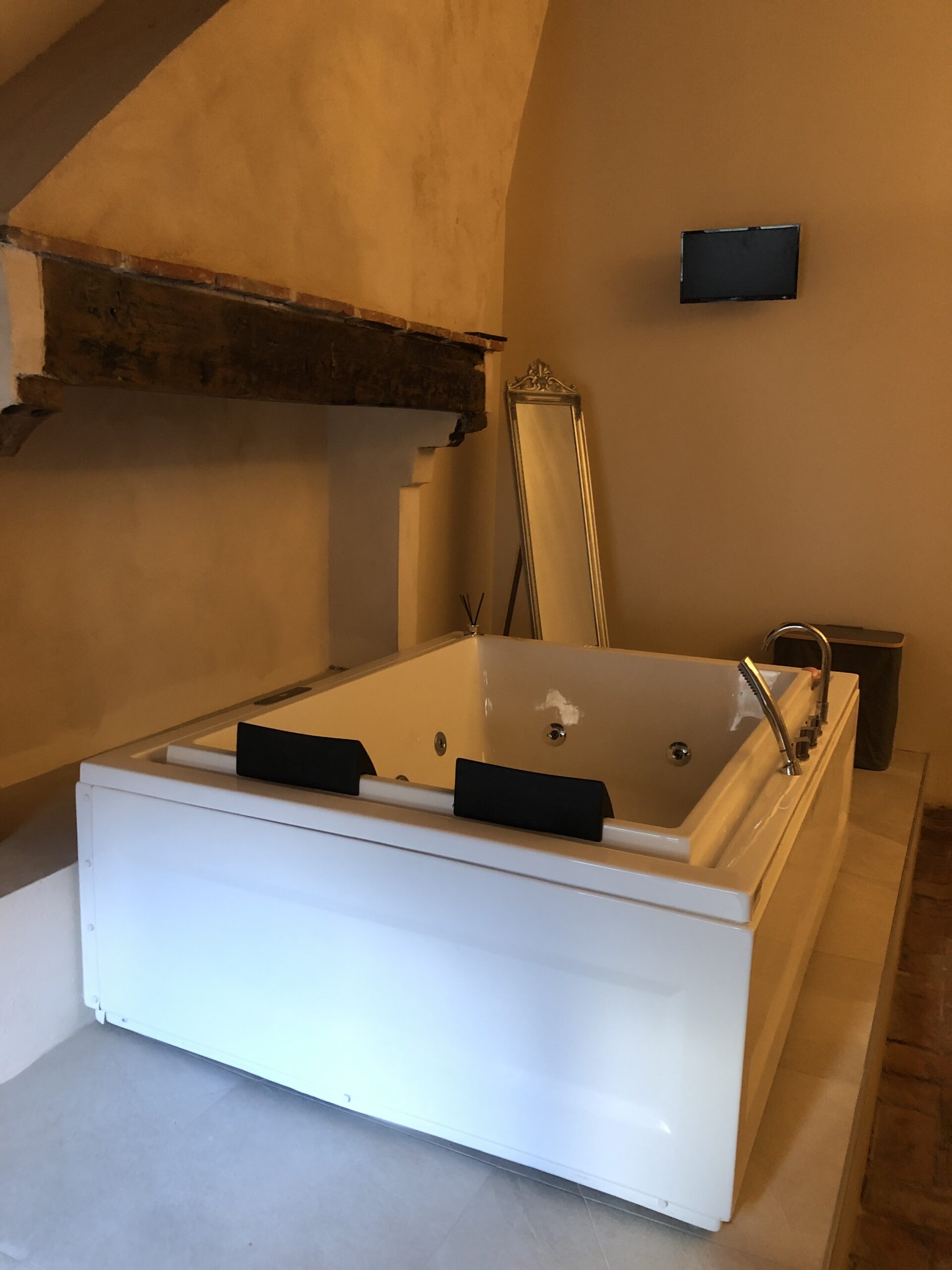 Suite King con Jacuzzi – Corso Italia 108, Arezzo | Granducato Collection - Image 2