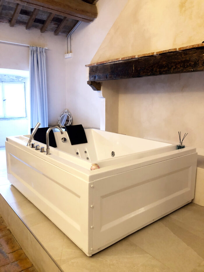 Allegra Toscana Arezzo - B&B Arezzo - Soggiorna alla Suite King con Jacuzzi Corso Italia 108 – Bild 8