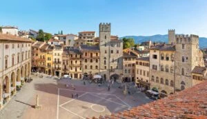 è già un monumento solo a vederla nella sua maestosità, Piazza Grande in Toscana, ad Arezzo è pronta a rapirvi occhi e cuore durante i vostri soggiorni negli appartamenti della Gran Ducato Gestioni.