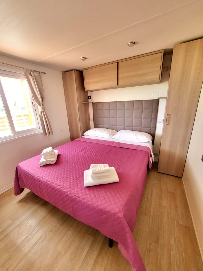 Bungalow esclusivo a Borgunto, Arezzo – Scopri la struttura del Granducato Gestioni con jacuzzi privata e ambienti confortevoli per una vacanza rigenerante in Toscana.