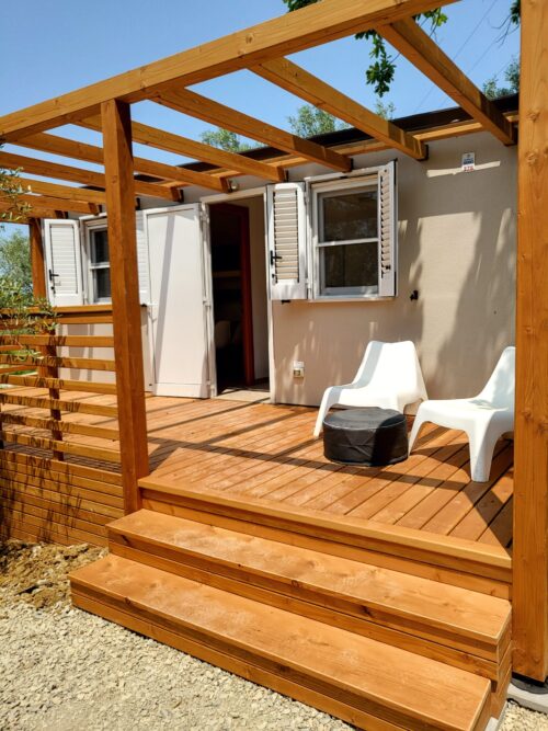 Bungalow esclusivo a Borgunto, Arezzo – Scopri la struttura del Granducato Gestioni con jacuzzi privata e ambienti confortevoli per una vacanza rigenerante in Toscana.