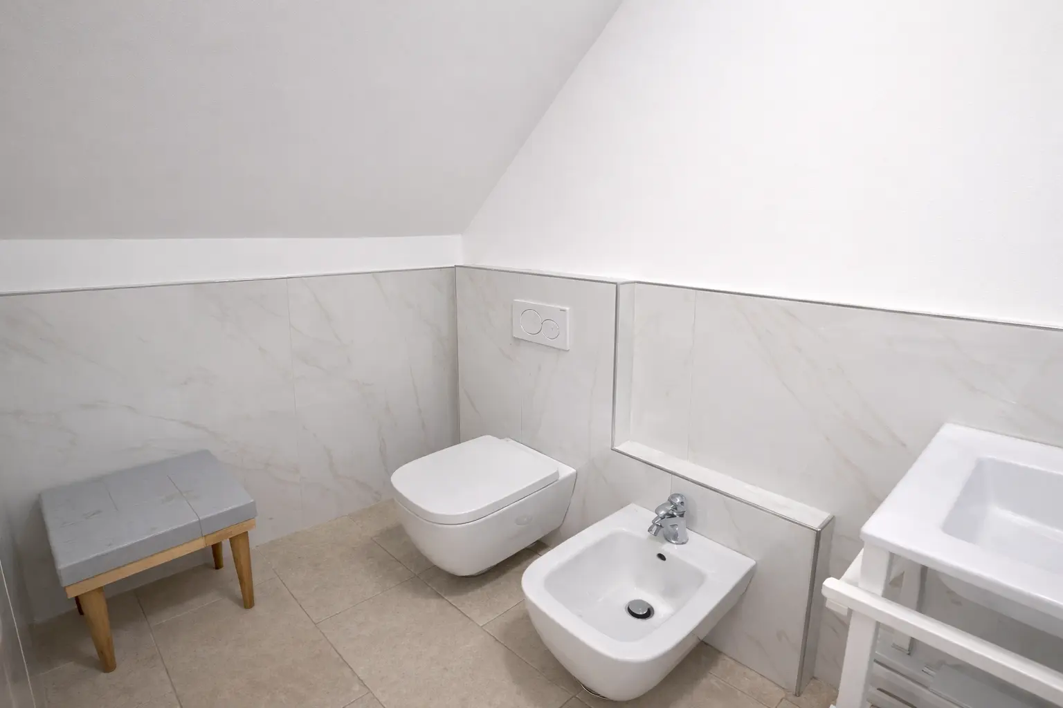 Bagno al piano terra con bidet e lavabo - Suite Duplex Allegra Viareggio