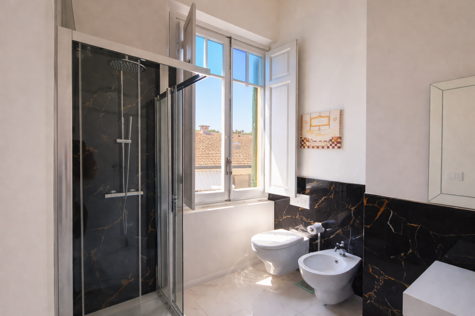 5 Angolo relax serale sul balcone illuminato suite Viareggio