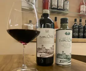 Degustazione di vini toscani e prodotti locali nei nostri B&B ad Arezzo – Esperienza autentica nella campagna toscana con formaggi, salumi e Chianti Riserva DOCG